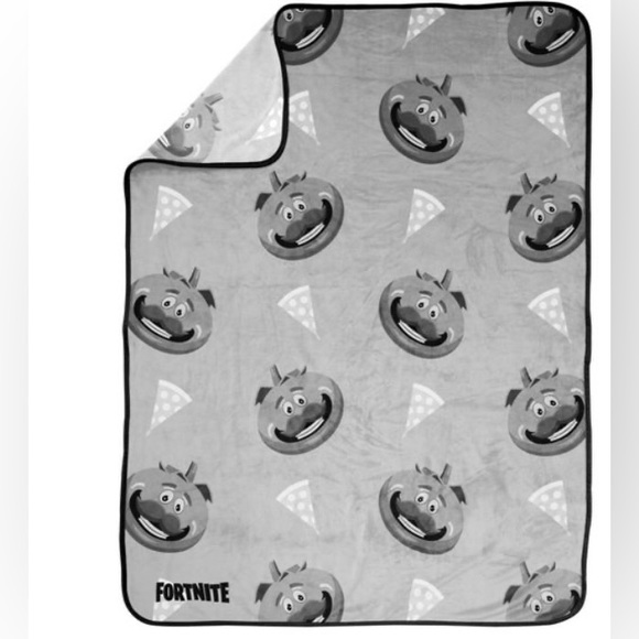 Fortnite Tomatohead Plush Throw - Picture 2 of 6